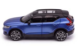 VOLVO XC40 2018 BURSTING BLUE (СИНИЙ МЕТАЛЛИК) — фото 2