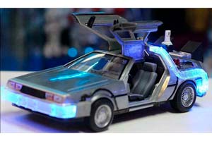 DELOREAN TIME MACHINE BACK TO THE FUTURE II 1989 SILVER | DELOREAN НАЗАД В БУДУЩЕЕ 2 (С ПОДСВЕТКОЙ) — фото 4