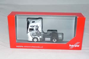 MAN TGX XXL СЕДЕЛЬНЫЙ ТЯГАЧ БЕЛЫЙ С ГРАФФИТИ (ДЛИНА МОДЕЛИ 3-5 СМ) — фото 2