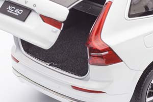 VOLVO XC60 RECHARGE 2017 БЕЛЫЙ — фото 9