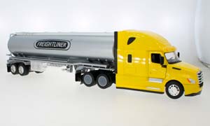 FREIGHTLINER CASCADIA ЦИСТЕРНАTANK WAGON, YELLOW