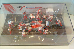 TOYOTA TF103 PIT STOP DIORAMA O.PANIS — фото 7