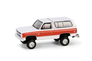 CHEVROLET K5 BLAZER 4X4 SILVERADO 1984 FROST WHITE/APPLE RED (ДЛИНА МОДЕЛИ 6-10 СМ)