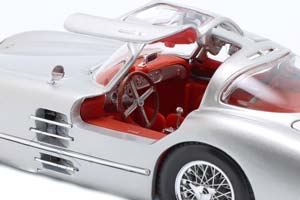 MERCEDES 300 SLR UHLENHAUT COUPE 1955 SILVER / МЕРСЕДЕС СЛР УЛЕНАУТ СЕРЕБРИСТЫЙ — фото 4