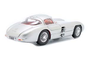 MERCEDES 300 SLR UHLENHAUT COUPE 1955 SILVER / МЕРСЕДЕС СЛР УЛЕНАУТ СЕРЕБРИСТЫЙ — фото 2