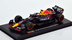 RED BULL F1 RB18 TEAM ORACLE RED BULL RACING N 1 WORLD CHAMPION SEASON 2022 MAX VERSTAPPEN - WITH HELMET AND PLASTIC SHOWCASE, MATT BLUE YELLOW RED