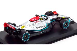 MERCEDES AMG F1 W13 E PERFORMANCE #44 "MERCEDES-AMG PETRONAS F1 TEAM" C ФИГУРКОЙ ПИЛОТА HAMILTON 2022 — фото 3