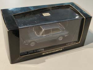 BMW 2000 TII TOURING 1972 СИНИЙ (БОКС МОЖЕТ ИМЕТЬ ПОТЕРТОСТИ ИЛИ ТРЕЩИНЫ) — фото 3