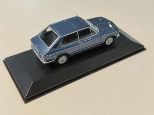BMW 2000 TII TOURING 1972 СИНИЙ (БОКС МОЖЕТ ИМЕТЬ ПОТЕРТОСТИ ИЛИ ТРЕЩИНЫ) — фото 2