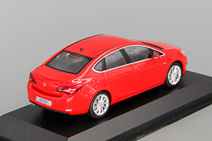 OPEL ASTRA 4-DOOR 2012 RED — фото 2