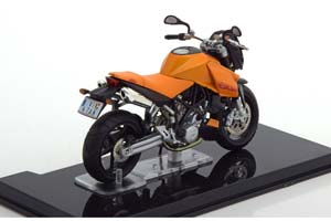 KTM LC8 DUKE МОТОЦИКЛ ОРАНЖЕВЫЙ — фото 2