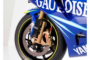 YAMAHA YZR-M1 VALENTINO ROSSI WORLD CHAMPION MOTOGP PHILIP ISLAND 2004 — фото 5