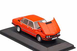 BMW 520 1972 E12 КРАСНЫЙ