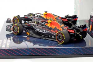 RED BULL RACING ORACLE 2-CAR SET VERSTAPPEN #1 & PEREZ #11 SAUDI ARABIAN GP FORMULA 1 2022 LIMITED 222 PCS / РЕД БУЛ РЕЙСИНГ ОРАКЛ НАБОР ИЗ 2-Х БОЛИДОВ ФЕРСТАППЕН #1 & ПЕРЕС #11 ГРАНПРИ САУДОВСКОЙ АРАВИИ ФОРМУЛА 1 2022 ТИРАЖ 222 ШТ — фото 4