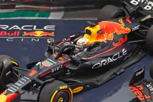 RED BULL RACING ORACLE 2-CAR SET VERSTAPPEN #1 & PEREZ #11 SAUDI ARABIAN GP FORMULA 1 2022 LIMITED 222 PCS / РЕД БУЛ РЕЙСИНГ ОРАКЛ НАБОР ИЗ 2-Х БОЛИДОВ ФЕРСТАППЕН #1 & ПЕРЕС #11 ГРАНПРИ САУДОВСКОЙ АРАВИИ ФОРМУЛА 1 2022 ТИРАЖ 222 ШТ — фото 6