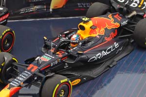 RED BULL RACING ORACLE 2-CAR SET VERSTAPPEN #1 & PEREZ #11 SAUDI ARABIAN GP FORMULA 1 2022 LIMITED 222 PCS / РЕД БУЛ РЕЙСИНГ ОРАКЛ НАБОР ИЗ 2-Х БОЛИДОВ ФЕРСТАППЕН #1 & ПЕРЕС #11 ГРАНПРИ САУДОВСКОЙ АРАВИИ ФОРМУЛА 1 2022 ТИРАЖ 222 ШТ — фото 7