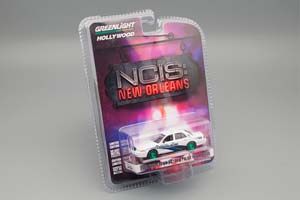 FORD CROWN VICTORIA NEW ORLEANS POLICE (2006), WHITE (GREENLIGHT!) (ДЛИНА МОДЕЛИ 6-10 СМ)