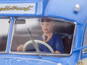 MERCEDES-BENZ O6600 WANDERFREUND С ФИГУРКОЙ ВОДИТЕЛЯ 1955 BLUE/CRÈME АВТОБУС — фото 4