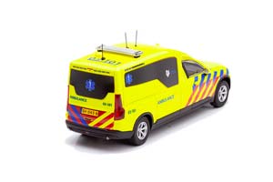 VOLVO NILSSON XC90 AMBULANCE СКОРАЯ ПОМОЩЬ НА БАЗЕ VOLVO XC90 НИДЕРЛАНДЫ ЖЕЛТЫЙ С КРАСНЫМ И СИНИМ — фото 2