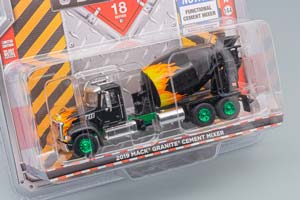 MACK GRANITE БЕТОНОМЕШАЛКА 2019 BLACK WITH FLAMES GREENLIGHT!!! (ДЛИНА ПРИМЕРНО 15 СМ) — фото 2