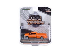 CHEVROLET SILVERADO 3500 DUALLY SERVICE BED 2018 ОРАНЖЕВЫЙ (ДЛИНА МОДЕЛИ 6-10 СМ) — фото 2