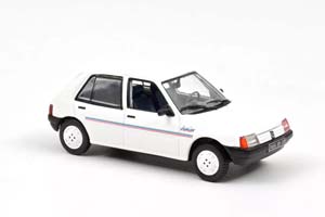 PEUGEOT 205 
