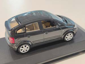AUDI A2 1999 DARK GREEN METALLIC / АУДИ А2 ЗЕЛЕНЫЙ (БОКС МОЖЕТ ИМЕТЬ ПОТЕРТОСТИ ИЛИ ТРЕЩИНЫ) — фото 2
