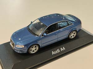 AUDI A4 2004 СИНИЙ (БОКС МОЖЕТ ИМЕТЬ ПОТЕРТОСТИ ИЛИ ТРЕЩИНЫ)