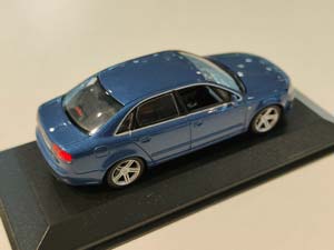AUDI A4 2004 СИНИЙ (БОКС МОЖЕТ ИМЕТЬ ПОТЕРТОСТИ ИЛИ ТРЕЩИНЫ) — фото 2