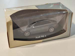 AUDI RS4 2005 СЕРЫЙ МЕТАЛЛИК (БОКС МОЖЕТ ИМЕТЬ ПОТЕРТОСТИ ИЛИ ТРЕЩИНЫ) — фото 3