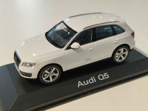 AUDI Q5 2008 БЕЛЫЙ (БОКС МОЖЕТ ИМЕТЬ ПОТЕРТОСТИ ИЛИ ТРЕЩИНЫ)