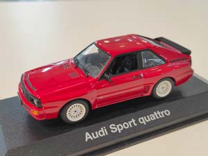 AUDI SPORT QUATTRO 1984 КРАСНЫЙ (БОКС МОЖЕТ ИМЕТЬ ПОТЕРТОСТИ ИЛИ ТРЕЩИНЫ)