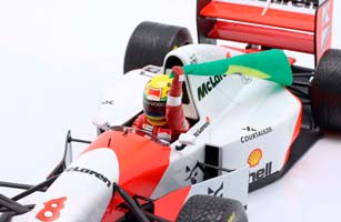 MCLAREN F1 FORD MP4/8 V8 TEAM MARLBORO #8 WINNER EUROPEAN BRITISH DONINGTON PARK GP WITH FLAG 1993 AYRTON SENNA, WHITE RED — фото 5