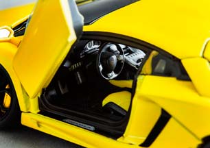 LAMBORGHINI AVENTADOR LP700-4 2011 YELLOW METALLIC — фото 13
