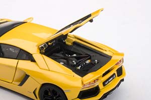 LAMBORGHINI AVENTADOR LP700-4 2011 YELLOW METALLIC — фото 6