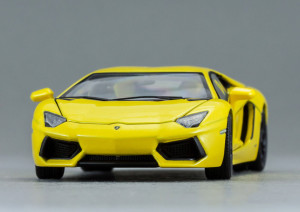 LAMBORGHINI AVENTADOR LP700-4 2011 YELLOW METALLIC — фото 9