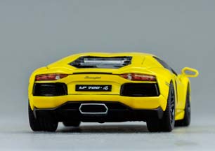 LAMBORGHINI AVENTADOR LP700-4 2011 YELLOW METALLIC — фото 10