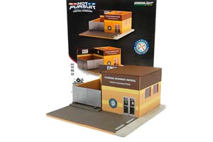 ACCESSORIES SET OFFICINA GARAGE MECHANIC'S CORNER PURSUIT CENTRAL COMMAND FLORIDA HIGHWAY PATROL STATION, BROWN CREAM (ДЛИНА МОДЕЛИ 6-10 СМ)