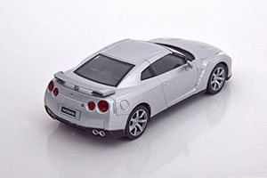 NISSAN GT-R 2008 SILVER — фото 2