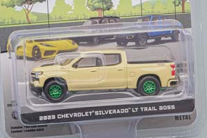 CHEVROLET SILVERADO LT TRAIL BOSS Z71 4X4 2023 SAND DUNE METALLIC (ДЛИНА МОДЕЛИ 6-10 СМ) — фото 2
