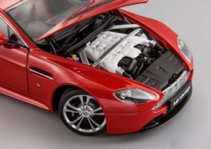 ASTON MARTIN V12 VANTAGE RED — фото 10