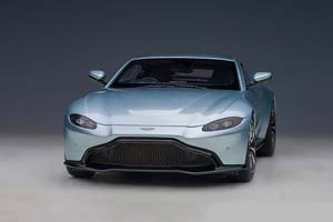 ASTON MARTIN VANTAGE 2019 SILVER — фото 12