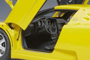 BUGATTI EB110 SS YELLOW — фото 4