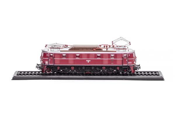 ELECTRIC LOCOMOTIVE E 19 DEUTSCHE REICHSBAHN 12 / ЭЛЕКТРОВОЗ E 19 DEUTSCHE REICHSBAHN 12 1940 (ДЛИНА МОДЕЛИ 18 СМ) — фото 6