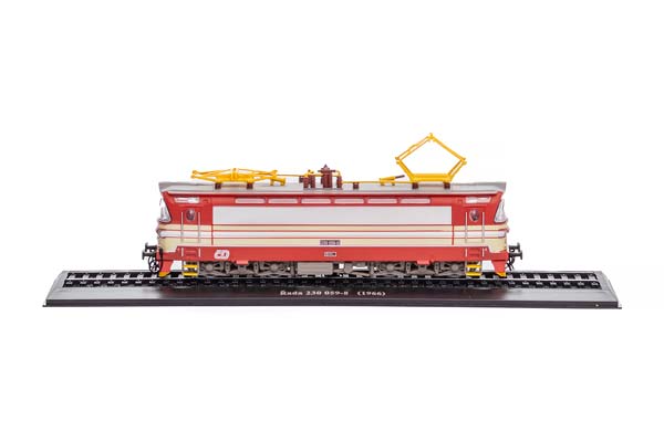 ELECTRIC LOCOMOTIVE CLASS 230 059-8 / ЭЛЕКТРОВОЗ КЛАСС 230 059-8 1966 (ДЛИНА МОДЕЛИ 18 СМ) — фото 5