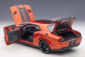 DODGE CHALLENGER SRT HELLCAT WIDEBODY 2018 GO MANGO/DUAL GUNMETAL CENTER STRIPES — фото 3