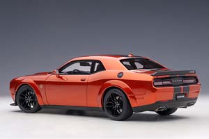 DODGE CHALLENGER SRT HELLCAT WIDEBODY 2018 GO MANGO/DUAL GUNMETAL CENTER STRIPES — фото 2