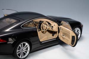 JAGUAR XK COUPE 2006 BLACK METALLIC — фото 3