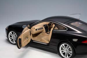 JAGUAR XK COUPE 2006 BLACK METALLIC — фото 4