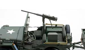 WILLYS JEEP 1943 С ПРИЦЕПОМ (АКСЕССУАРЫ В КОМЛЕКТЕ: ПУЛЕМЕТ, ЯЩИК ЗИП, БОЧКА, РАДИОСТАНЦИЯ) ХАКИ — фото 19